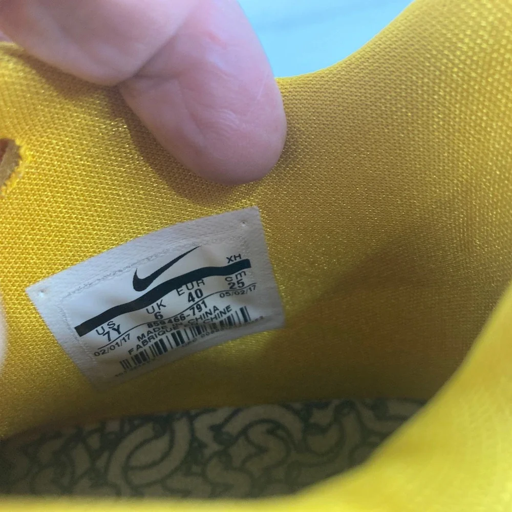 Nike Kyrie 3 Basketball Shoes Kids 7Y Yellow Blue Womens 8.5 Athletic Streetwear
